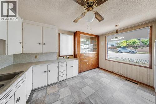 1338 Third Avenue, Trail, BC - Indoor Photo Showing Kitchen