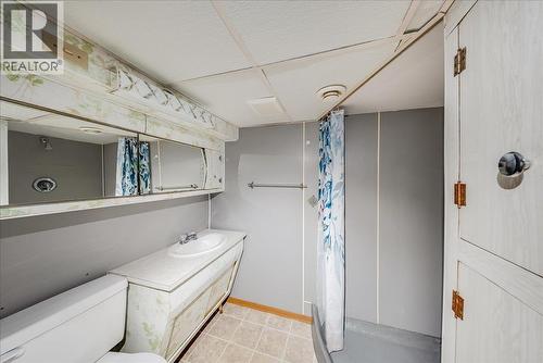 1338 Third Avenue, Trail, BC - Indoor Photo Showing Bathroom