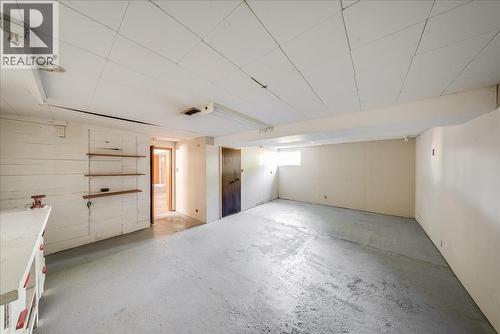 1338 Third Avenue, Trail, BC - Indoor Photo Showing Garage