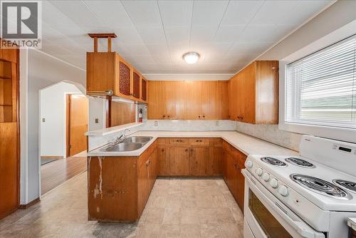 1338 Third Avenue, Trail, BC - Indoor Photo Showing Kitchen With Double Sink