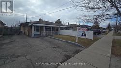 120 DUNCANWOODS DRIVE Toronto, ON M9L 2E1