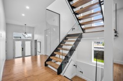 Interior - 