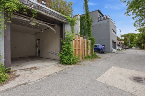 Garage - 8432 Rue St-Denis, Montréal (Villeray/Saint-Michel/Parc-Extension), QC - Outdoor With Exterior