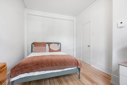 Master Bedroom - 8432 Rue St-Denis, Montréal (Villeray/Saint-Michel/Parc-Extension), QC - Indoor Photo Showing Bedroom