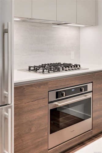#204-363 Tyee Rd, Victoria, BC - Indoor Photo Showing Kitchen