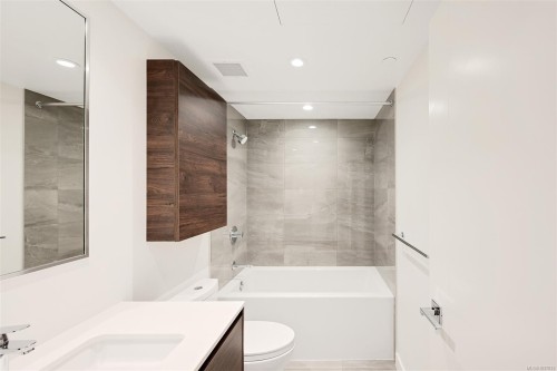 #204-363 Tyee Rd, Victoria, BC - Indoor Photo Showing Bathroom