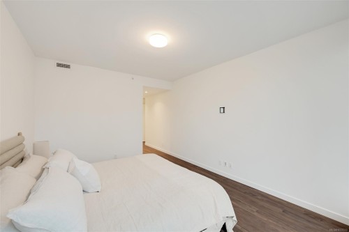 #204-363 Tyee Rd, Victoria, BC - Indoor Photo Showing Bedroom