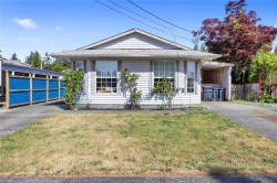 2454 5th St EASTCourtenay, BC V9N 8J2