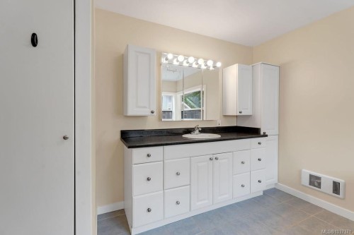 8996 Chemainus Rd, Chemainus, BC 