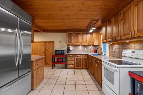 550 Corcan Rd, Qualicum Beach, BC 