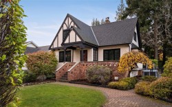 5208 Del Monte Ave Saanich, BC V8Y 1X2