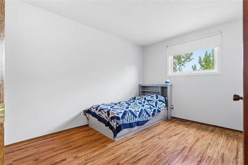 18 Riverstone Rd, Winnipeg, MB 