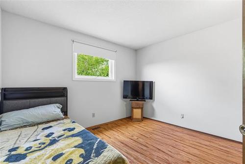 18 Riverstone Rd, Winnipeg, MB 