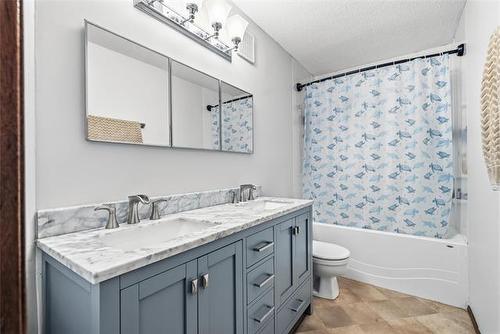 18 Riverstone Rd, Winnipeg, MB 