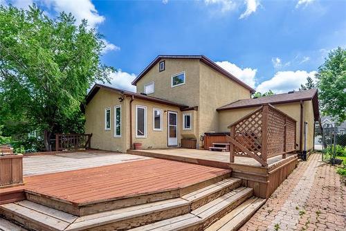18 Riverstone Rd, Winnipeg, MB 