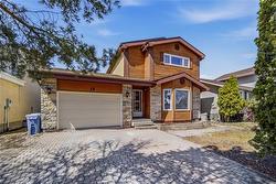 18 Riverstone RD  Winnipeg, MB R2V 4B1