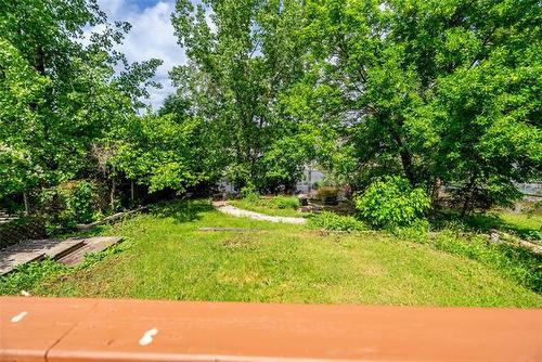 18 Riverstone Rd, Winnipeg, MB 