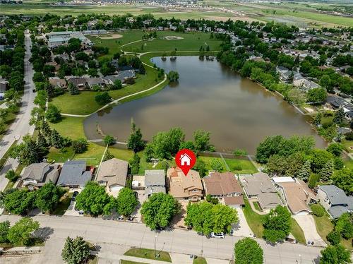 18 Riverstone Rd, Winnipeg, MB 