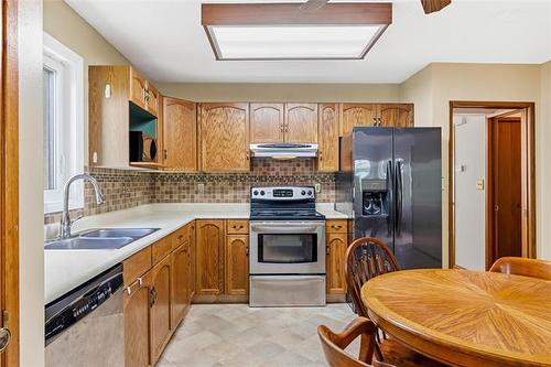 18 Riverstone Rd, Winnipeg, MB 