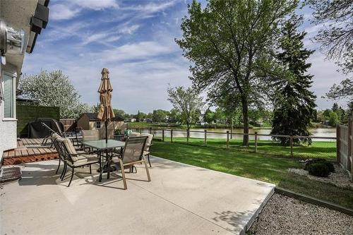 75 Augusta Dr, Winnipeg, MB 
