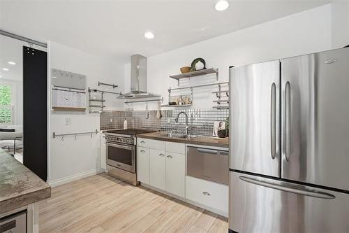 4-225 Roslyn Rd, Winnipeg, MB 