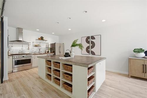4-225 Roslyn Rd, Winnipeg, MB 