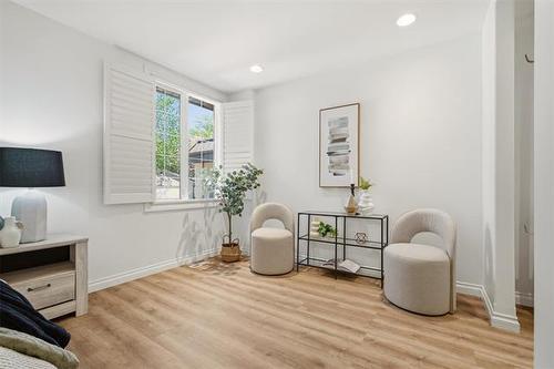 4-225 Roslyn Rd, Winnipeg, MB 