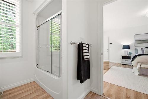 4-225 Roslyn Rd, Winnipeg, MB 