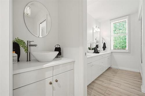 4-225 Roslyn Rd, Winnipeg, MB 