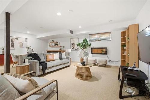 4-225 Roslyn Rd, Winnipeg, MB 