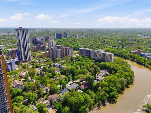 4-225 Roslyn Rd, Winnipeg, MB 