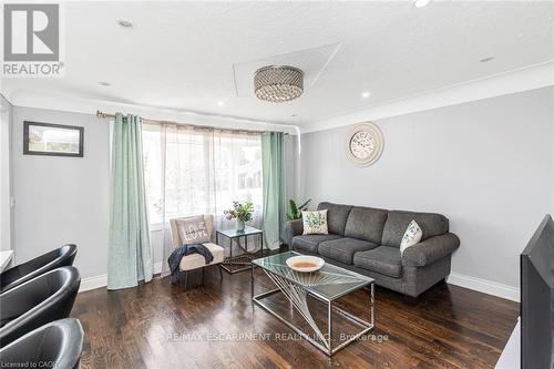 33 Alderney Avenue, Hamilton, ON - Indoor Photo Showing Living Room