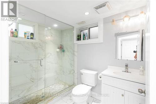 33 Alderney Avenue, Hamilton, ON - Indoor Photo Showing Bathroom