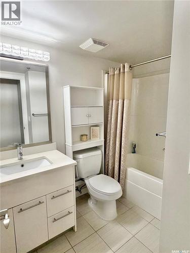 314A 415 Hunter Road, Saskatoon, SK - Indoor Photo Showing Bathroom