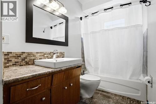 810 Princess Street, Regina, SK - Indoor Photo Showing Bathroom