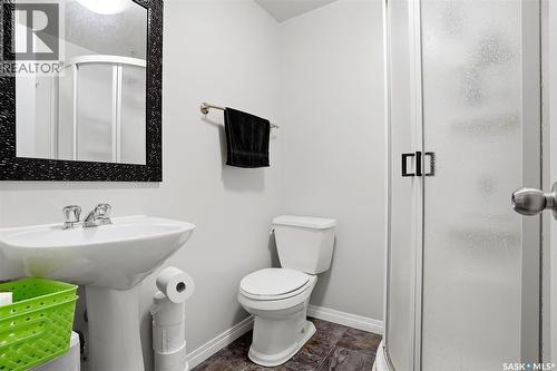 810 Princess Street, Regina, SK - Indoor Photo Showing Bathroom