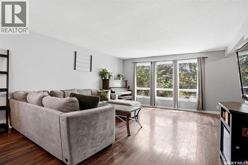 810 Princess Street, Regina, SK - Indoor Photo Showing Living Room