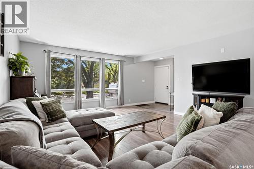 810 Princess Street, Regina, SK - Indoor Photo Showing Living Room