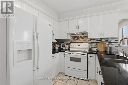 71 West Acres Crescent, Kitchener, ON - Indoor Photo Showing Kitchen