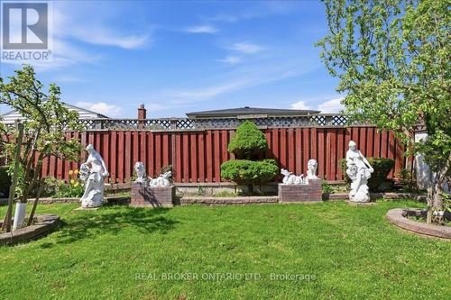 71 West Acres Crescent, Kitchener, ON - Outdoor