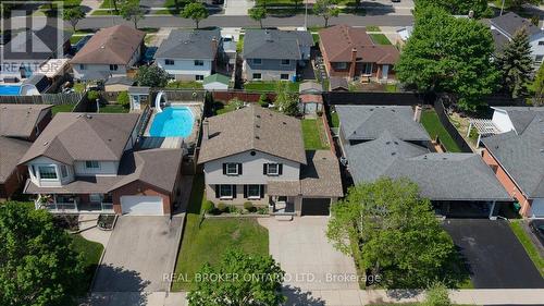 71 West Acres Crescent, Kitchener, ON - Outdoor With Facade