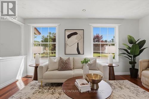 71 West Acres Crescent, Kitchener, ON - Indoor Photo Showing Living Room