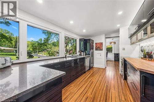 16 Parkwood Drive, Cambridge, ON - Indoor Photo Showing Kitchen