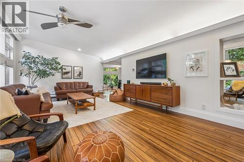 16 Parkwood Drive, Cambridge, ON - Indoor Photo Showing Living Room