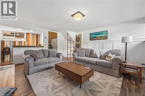 16 Parkwood Drive, Cambridge, ON - Indoor Photo Showing Living Room