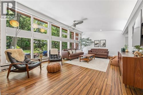 16 Parkwood Drive, Cambridge, ON - Indoor Photo Showing Living Room