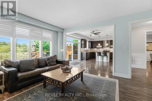 74 Mount Crescent, Essa, ON - Indoor Photo Showing Living Room