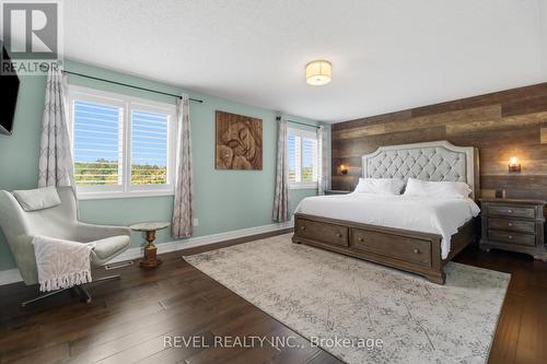 74 Mount Crescent, Essa, ON - Indoor Photo Showing Bedroom