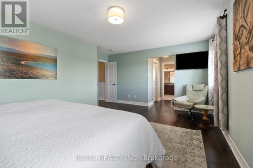 74 Mount Crescent, Essa, ON - Indoor Photo Showing Bedroom