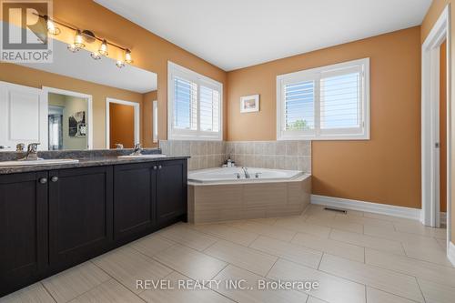 74 Mount Crescent, Essa, ON - Indoor Photo Showing Bathroom